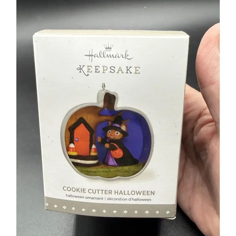 Hallmark “Cookie Cutter Halloween” Mouse Witch in Pumpkin Cookie New! -44D